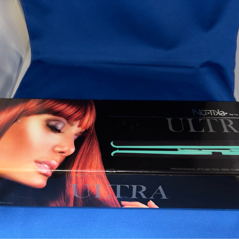 NuTika By Nume Ultra Professional Teal And Black Flat Iron HB610E READ